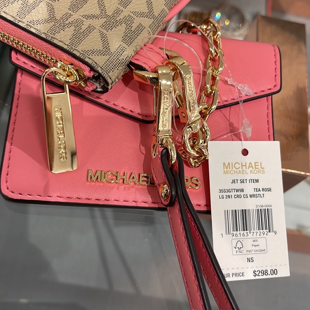 MICHAEL KORS JET SET ITEM LG 2 in 1 CARD CASE & WRISTLET
Tea Rose 
NWT - Picture 14 of 16